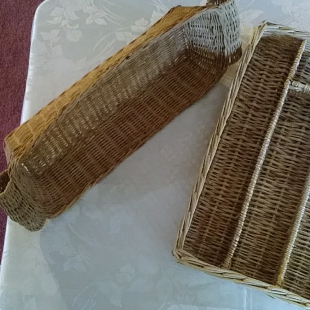 Silverware container  and breadbaske - Picture 4 of 6